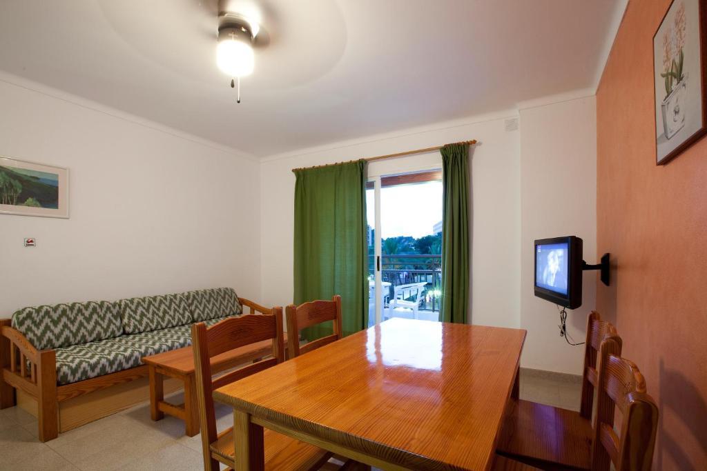 Apartamentos Playa Es Cana Bilik gambar